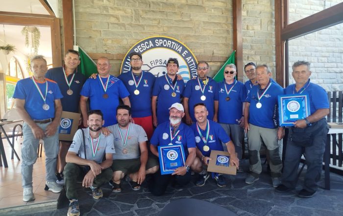 Podio CI promozionale a squadre di pesca in Fiume 2026